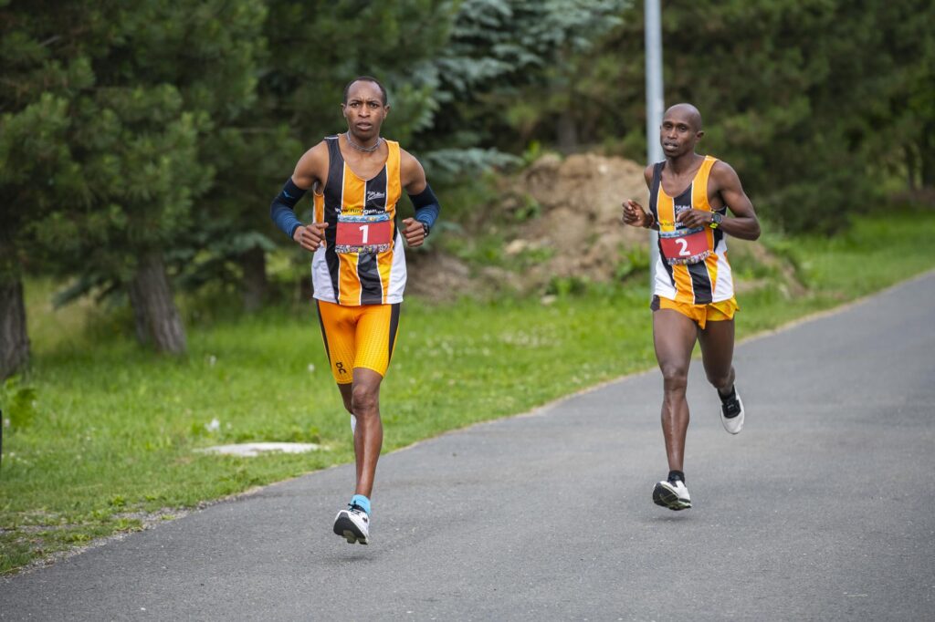 Na Malý štrbský maratón sa opäť vrátilo viac ako 560 športovcov. Zvíťazil Keňan Geoffrey Chege.