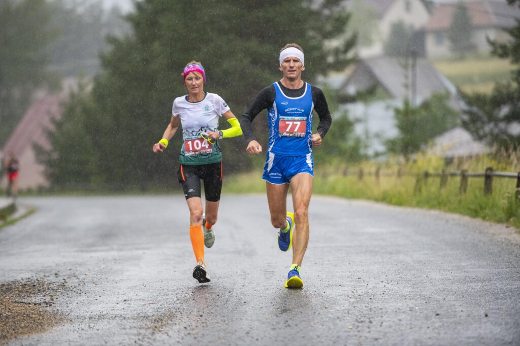 Na Malý štrbský maratón sa opäť vrátilo viac ako 560 športovcov. Zvíťazil Keňan Geoffrey Chege.