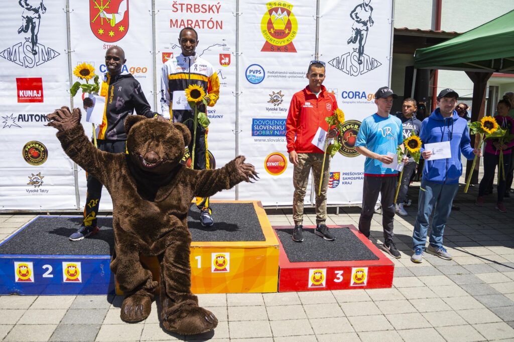 Na Malý štrbský maratón sa opäť vrátilo viac ako 560 športovcov. Zvíťazil Keňan Geoffrey Chege.