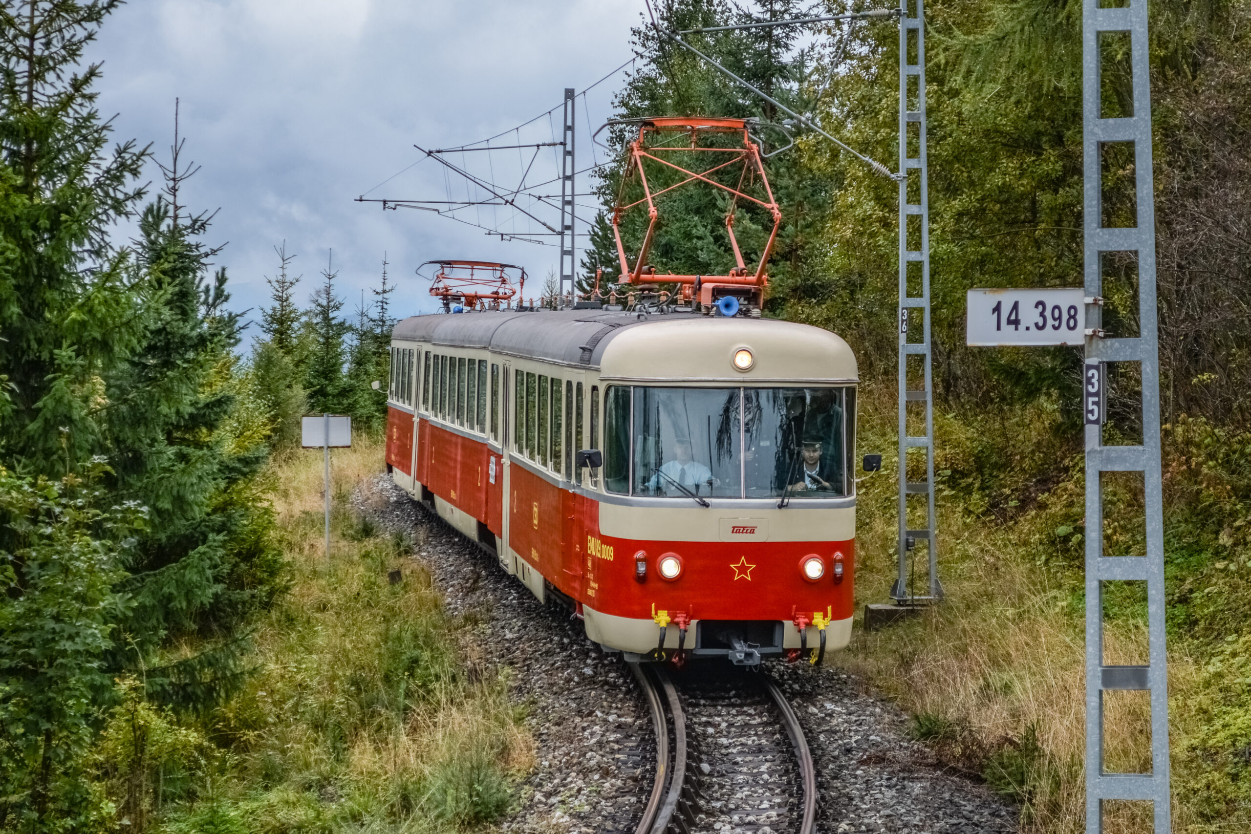 Historickou električkou za športom, umením a poznaním v liečivej sile prírody