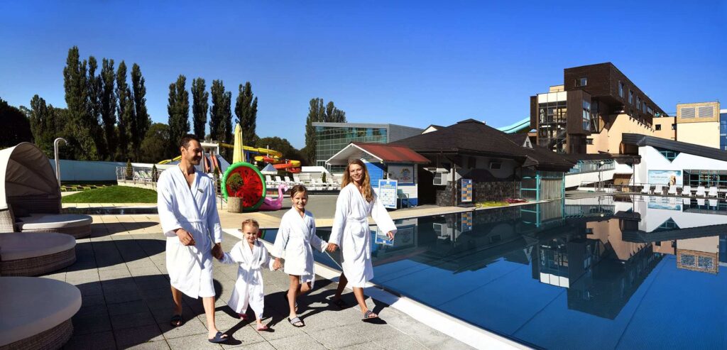 AquaCity Poprad slávi narodeniny vo veľkom štýle: Letná párty s nafukovačkovým rekordom a koncertmi Emmy Drobnej aj Yael & Tian Moon