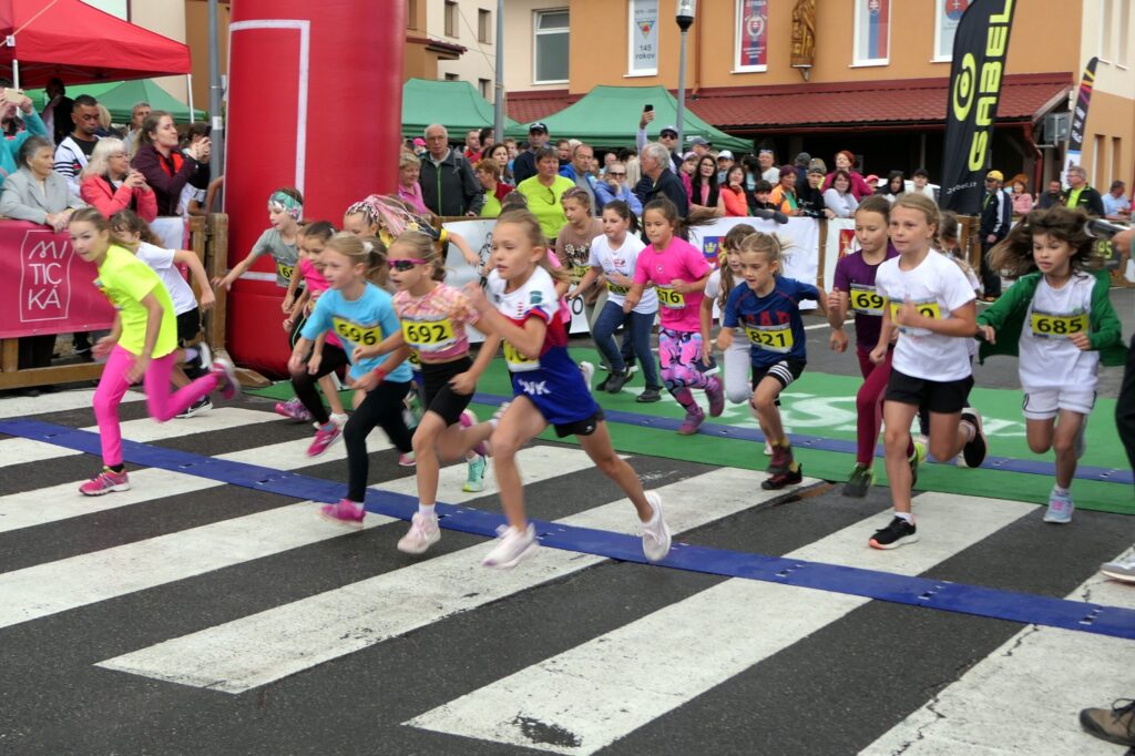 Malý štrbský maratón na 47. ročníku privítal rekordných 820 bežcov. Zvíťazili Marián Zimmermann a Magdalena Patas