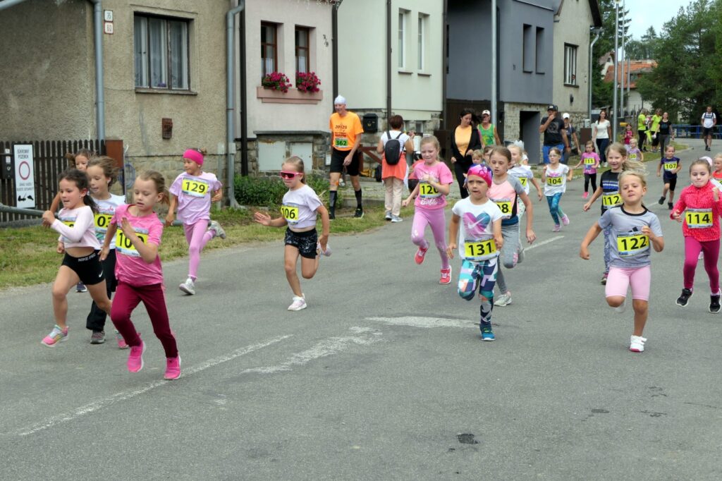 Malý štrbský maratón na 47. ročníku privítal rekordných 820 bežcov. Zvíťazili Marián Zimmermann a Magdalena Patas