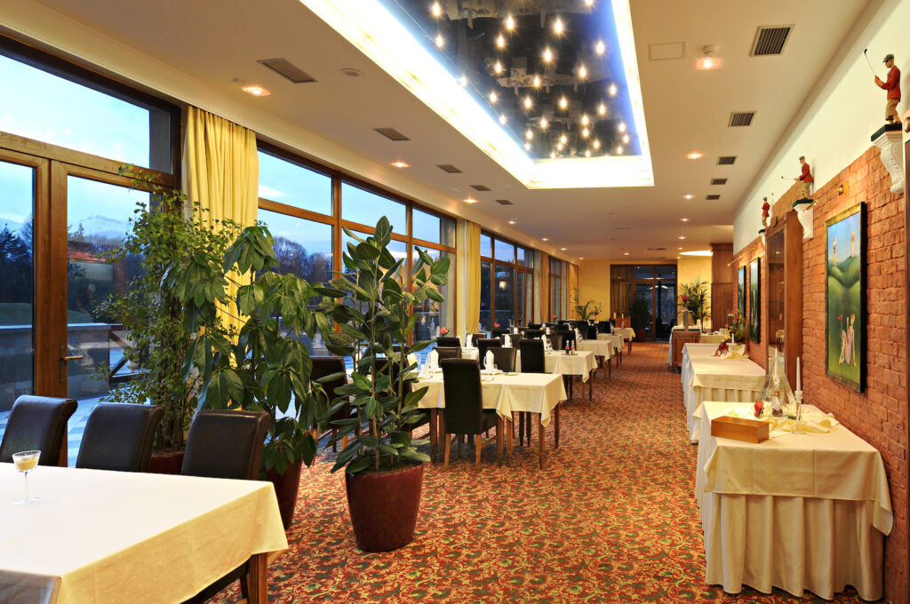 Hotel International_reštaurácia