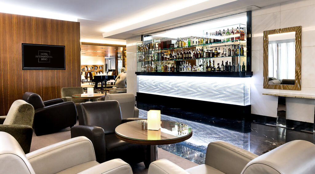 Lobby bar hotela International
