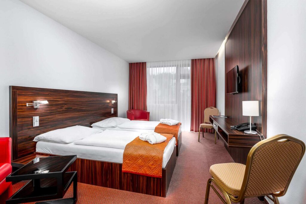palace grand s balkonom (1)