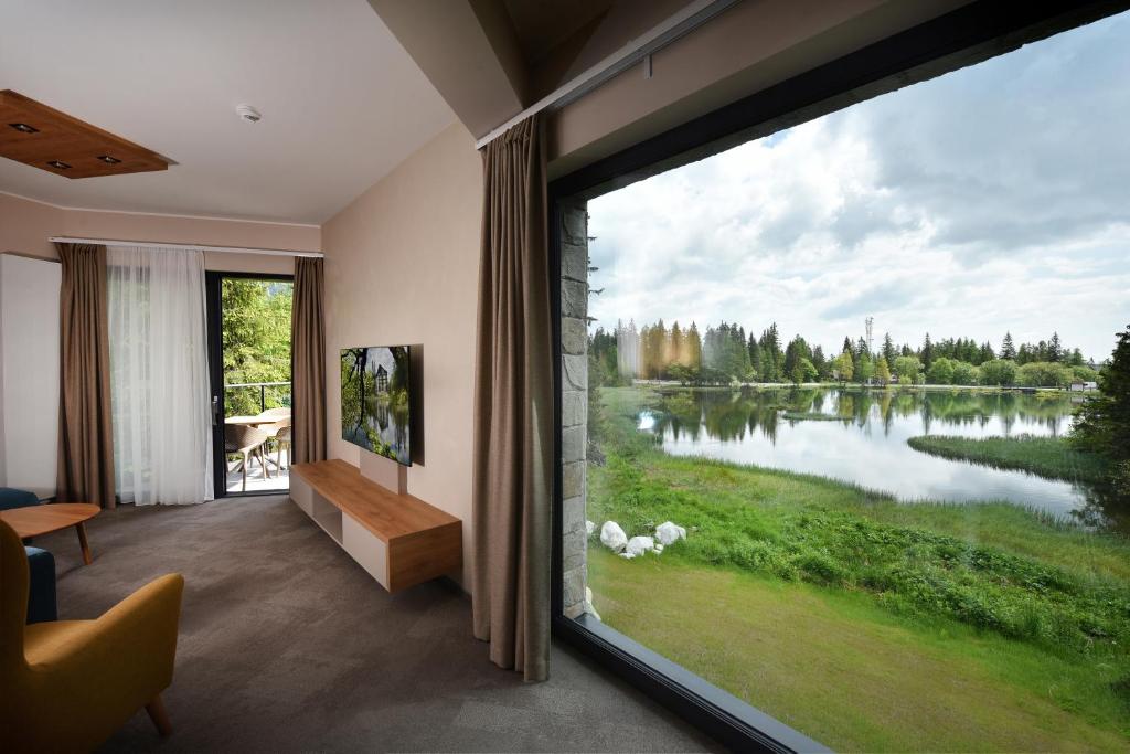 APLEND Lake Resort